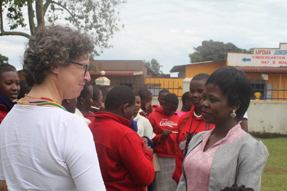 Dr Veronika Praxmarer Africa School Tour